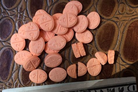 It contains the instant-release (IR) forms of dextroamphetamine and amphetamine salts. . White 30 mg adderall vs orange